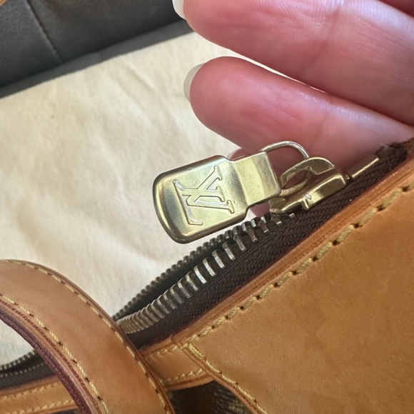 Louis Vuitton - Picture 6 of 11